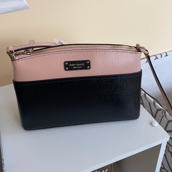 kate spade Handbags - Kate spade crossbody bag